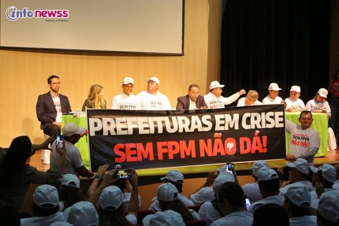 Mais de 200 Prefeitos do Piauí Protestam Contra Redução no FPM, Queda de Recursos e Emendas - IMG_9474