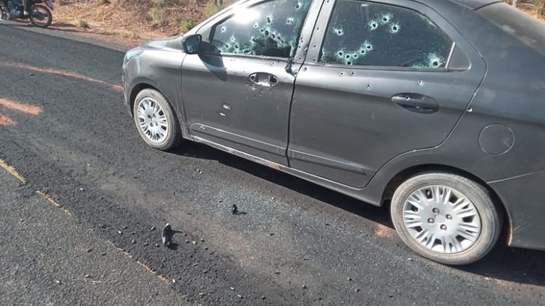 Dois homens são executados com mais de 50 tiros em rodovia no Sul do Piauí Dois homens são executados com mais de 50 tiros em rodovia no Sul do Piauí