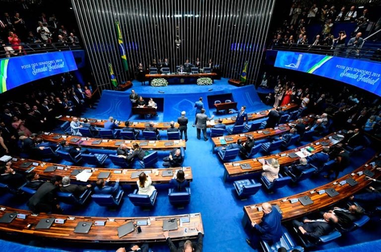 Bancada piauiense apoia e Senado aprova anistia de R$ 23 bilhões para partidos Bancada piauiense apoia e Senado aprova anistia de R$ 23 bilhões para partidos