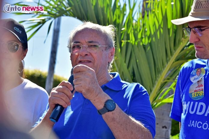 Silvio-Mendes-Iracema-e-Joel-participam-de-caminhada-na-feira-de-Jaicos-e-recebem-manifesto-em-prol-de-melhoriasr-DSC_0449