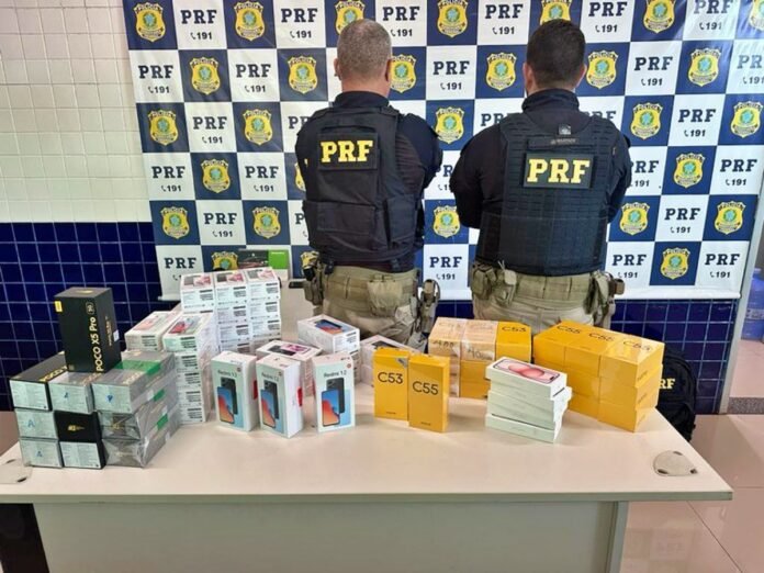PRF-apreende-no-Piaui-carga-ilegal-de-celulares-avaliada-em-mais-de-R-114-mil