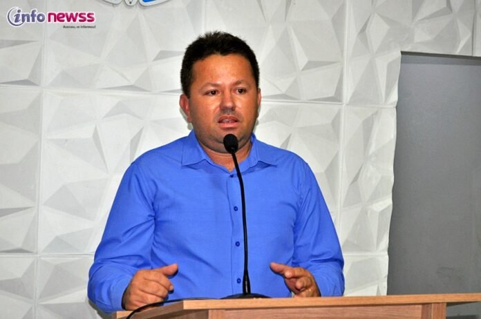 Vereador-Domingos-Diniz-e-eleito-e-empossado-presidente-da-Camara-Municipal-de-Francisco-Macedo-—-PI-DSC_0824
