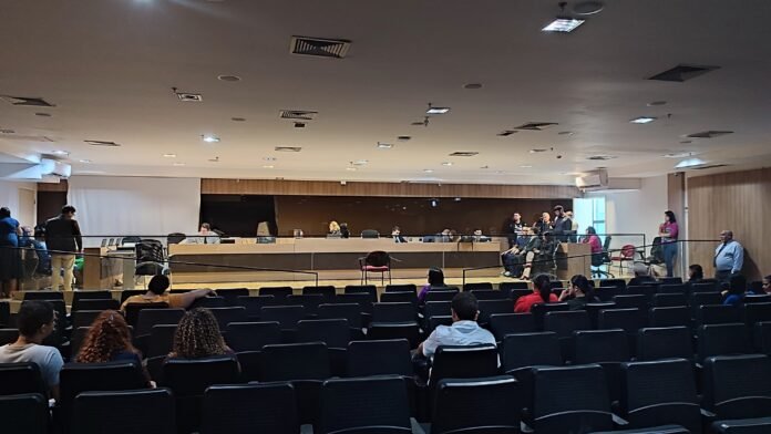 Gizele Vitória foi morta porque morava em local dominado por uma facção rival, diz promotor