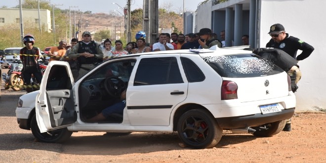 Homem é executado a tiros dentro de carro no bairro Pedrinhas em Picos