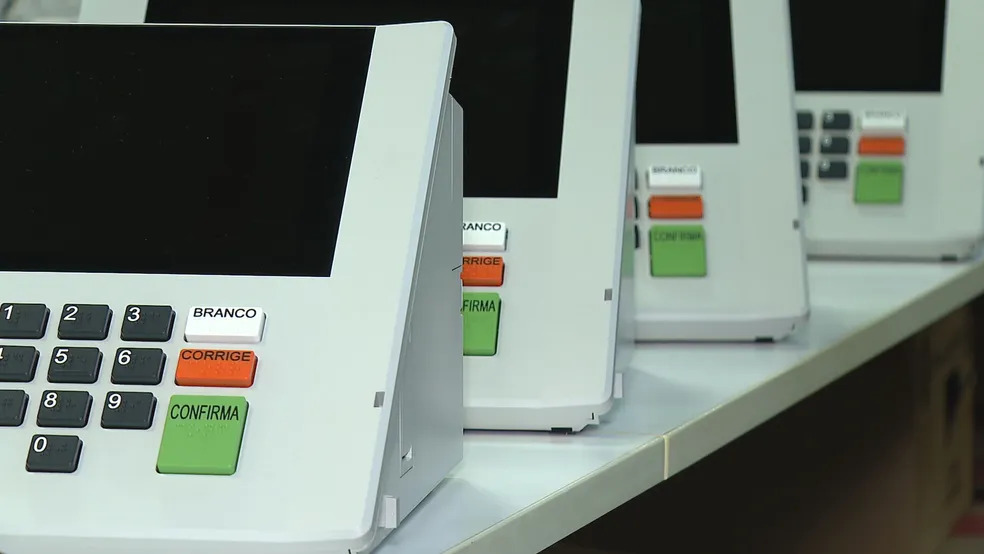 Novas urnas eletrônicas - urna eletrônica Foto ilustrativa de urnas eletrônicas em sala — Foto: TV Globo/Reprodução