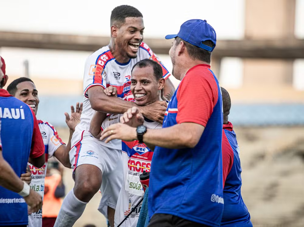 Jogo do Piauí Esporte Clube - Piauí FC - Jogadores do Piauí Esporte Clube