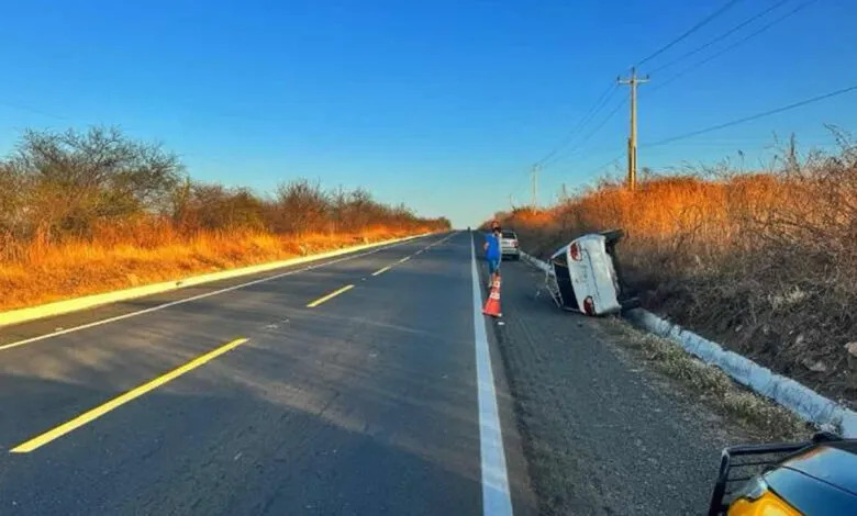 Veículo capota na BR-316 em Alegrete do Piauí