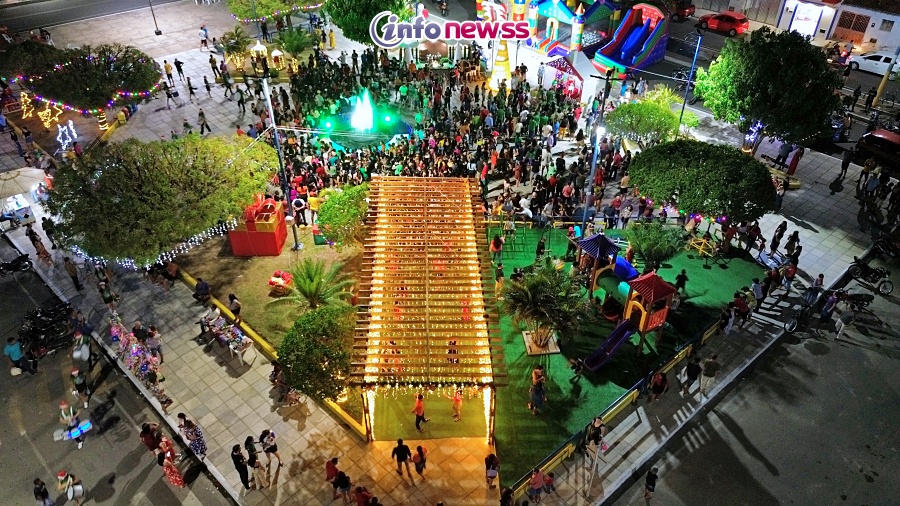 4080a621-59c7-41fe-84ea-a005e10dbfadAcender das luzes natalinas abre as festividades do 29º aniversário de Belém do Piauí com espetáculo de cores e encantos