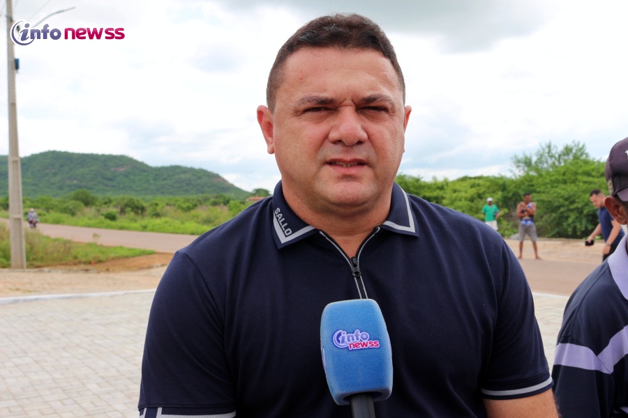 IMG_8930Durante aniversário de 29 anos de caridade prefeito clei Carvalho ao lado de lideranças políticas inaugura importantes obras no município -