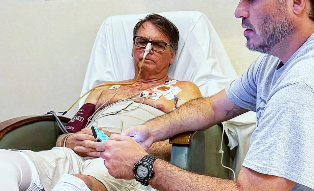 Bolsonaro apresenta boa evolução clínica mas segue na UTI sem previsão de alta