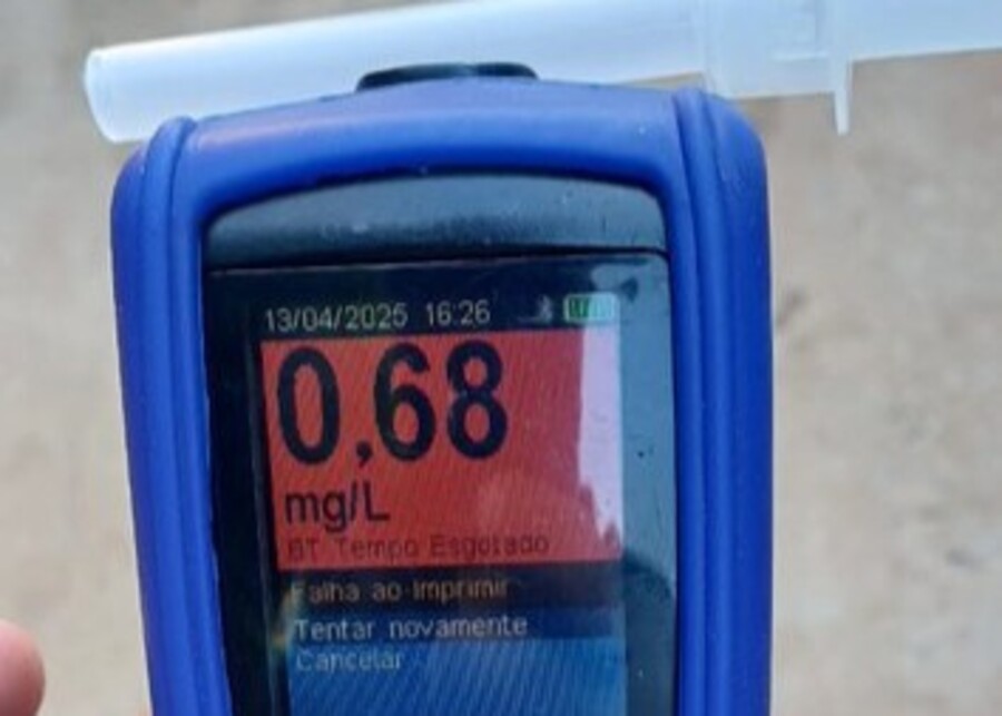 Mulher é presa em Picos por dirigir embriagada com quatro crianças sem capacete em moto - destaque