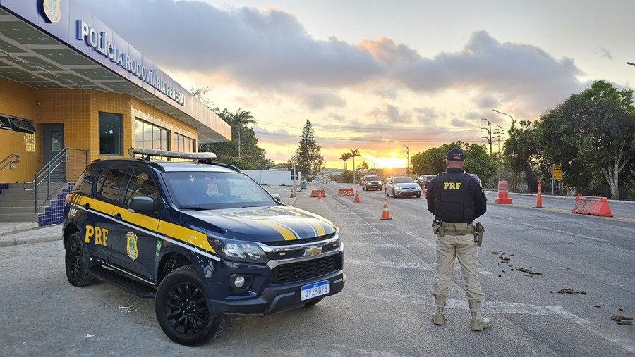 Polícia Rodoviária Federal (PRF) - Viatura da PRF - PRF de pernambuco - Blitz da PRF - PRF -destaque