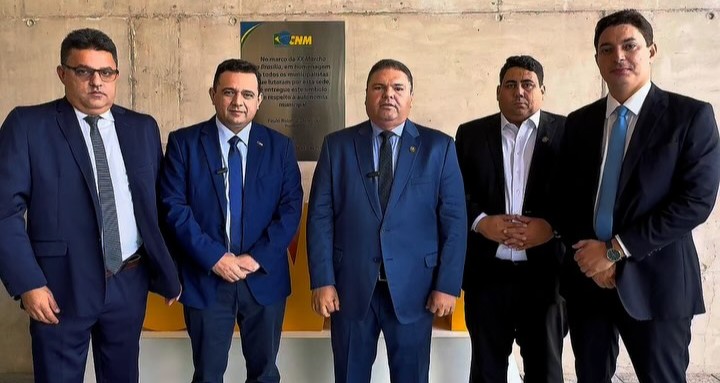 Presidente da APPM e prefeitos piauienses discutem PEC 66 em reunião na CNM em Brasília - destaque