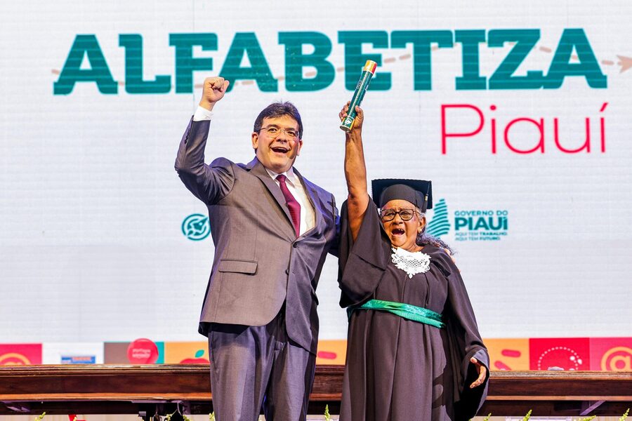 Rafael Fonteles participa de formatura de mais de 500 alunos do Alfabetiza Piauí e reforça meta de 100 mil alfabetizados até 2026