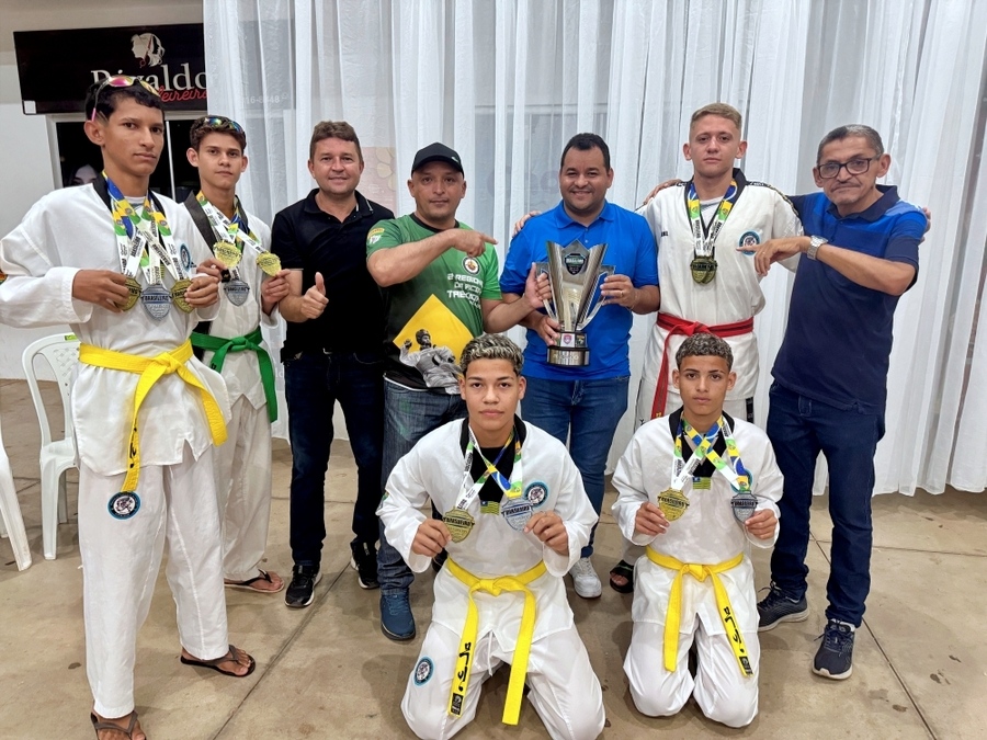 IMG_5544 - Prefeitura de Geminiano celebra atletas medalhistas de ouro e prata no Brasileiro Regional de Taekwondo