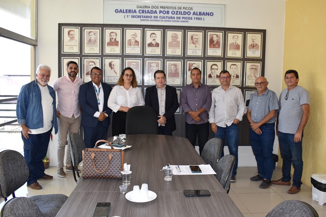 Prefeitura de Picos se reúne com Águas do Piauí para alinhar atuação da empresa