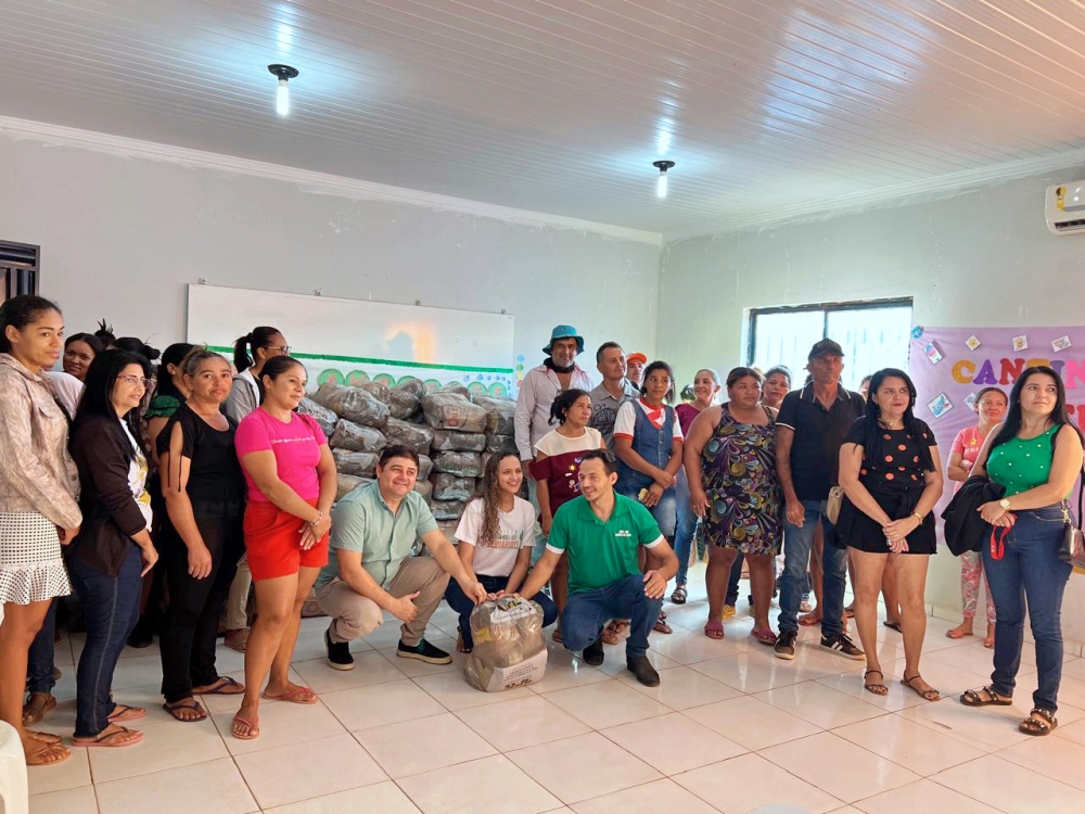 Prefeitura de Marcolândia realiza entrega de mais de 300 cestas básicas em parceria com a Defesa Civil 15