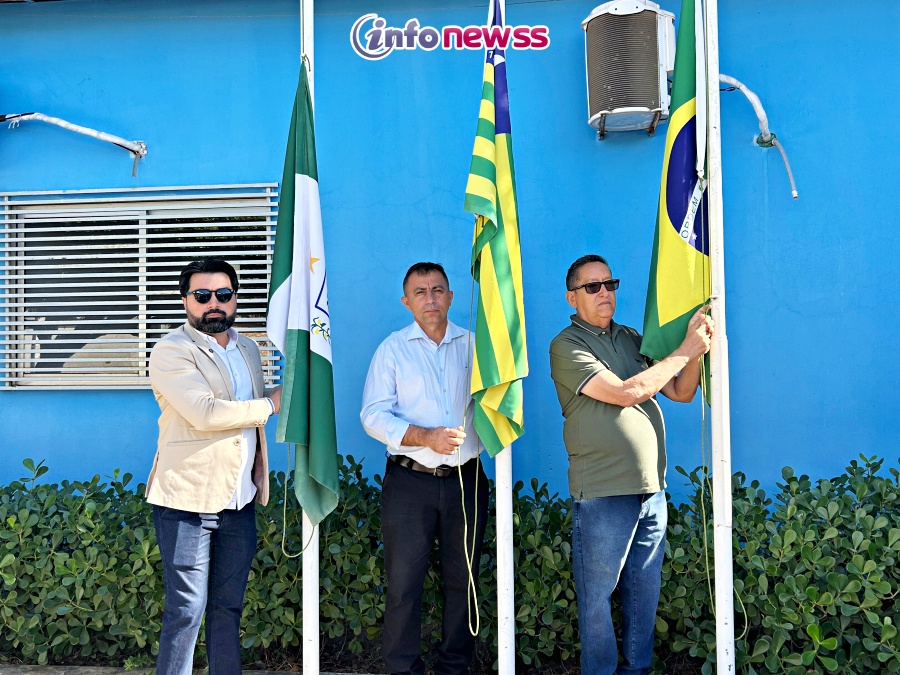 WhatsApp Image 2025-07-22 at 16.06.19Hasteamento das Bandeiras e Corte do Bolo celebra aniversário de 71 anos de Simões – PI-