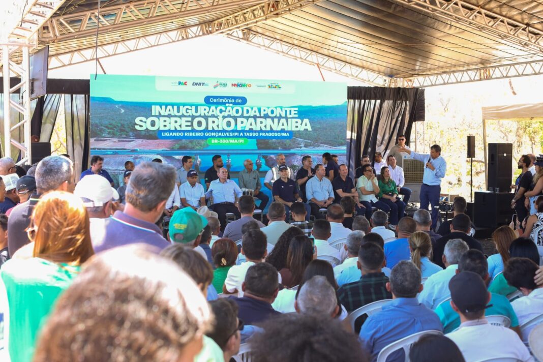 Ministro dos Transportes anuncia R$ 700 milhões para pavimentação da BR-330 durante inauguração de ponte entre PI e MA