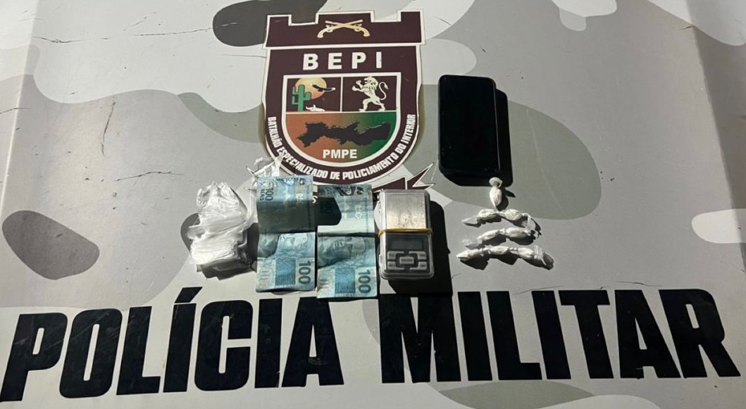 BEPI apreende cocaína e conduz mulher à delegacia durante abordagem em Araripina