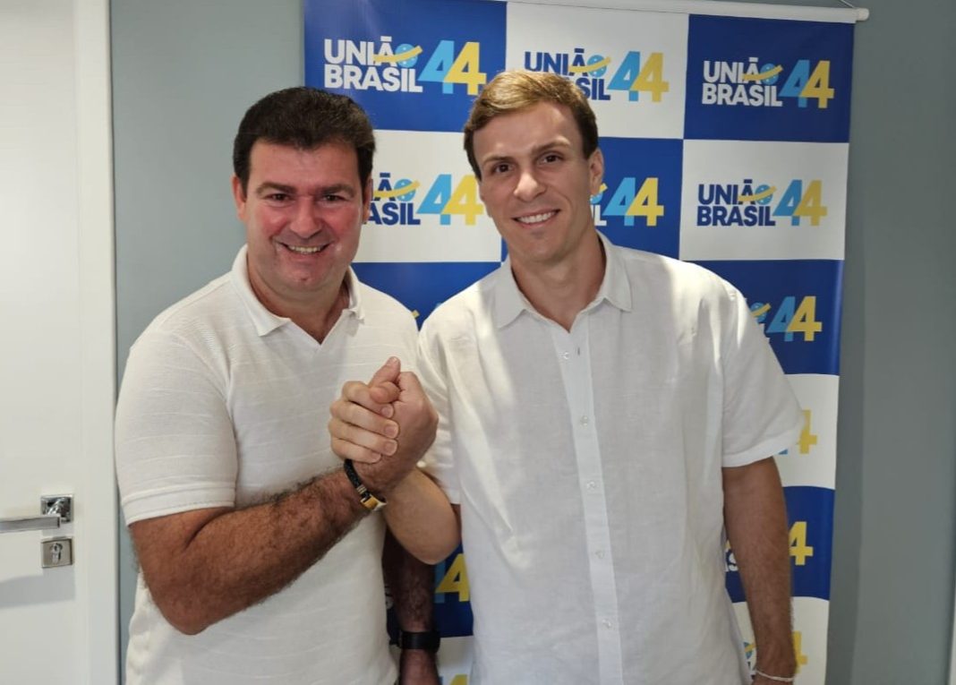 Prefeito do PT declara apoio a Miguel Coelho para o Senado